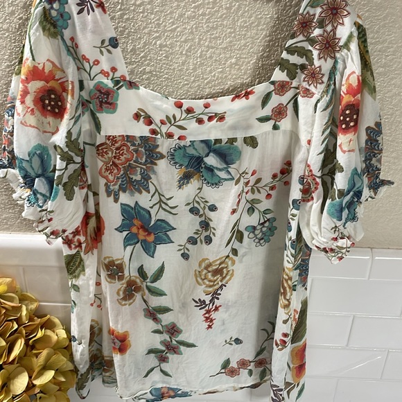 Johnny Was Floral Puff sleeve Blouse. Excellent condition See measurements . - Picture 4 of 6
